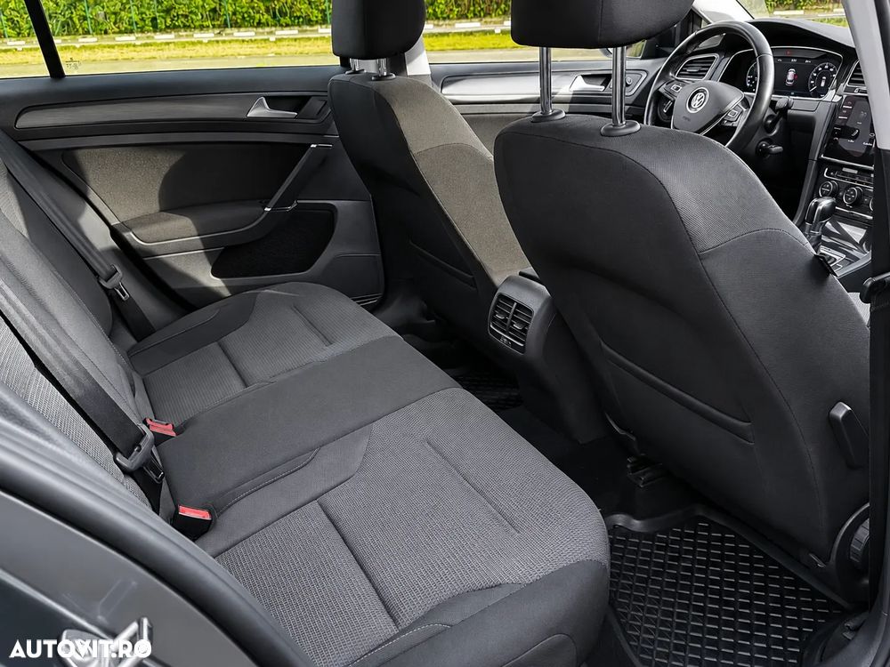 Volkswagen e-Golf - 8
