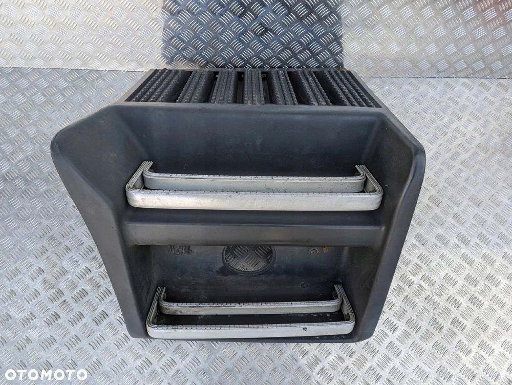 STOPNICA POKRYWA NA AKUMULATORY 180 SCANIA 4 I R 1362687, 1382107 - 5