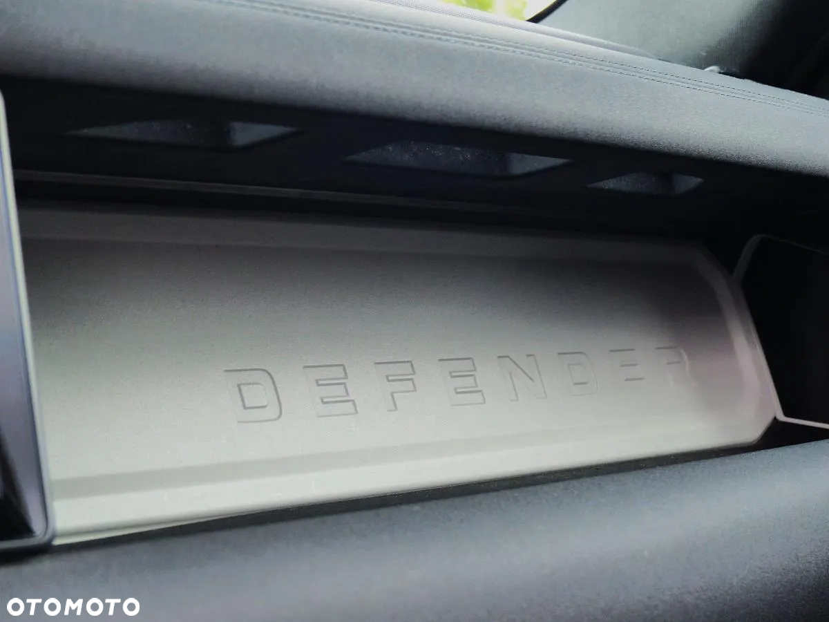 Land Rover Defender - 16