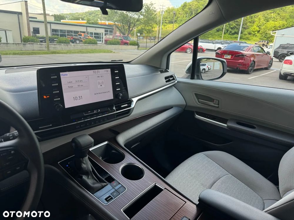 Toyota Sienna - 12
