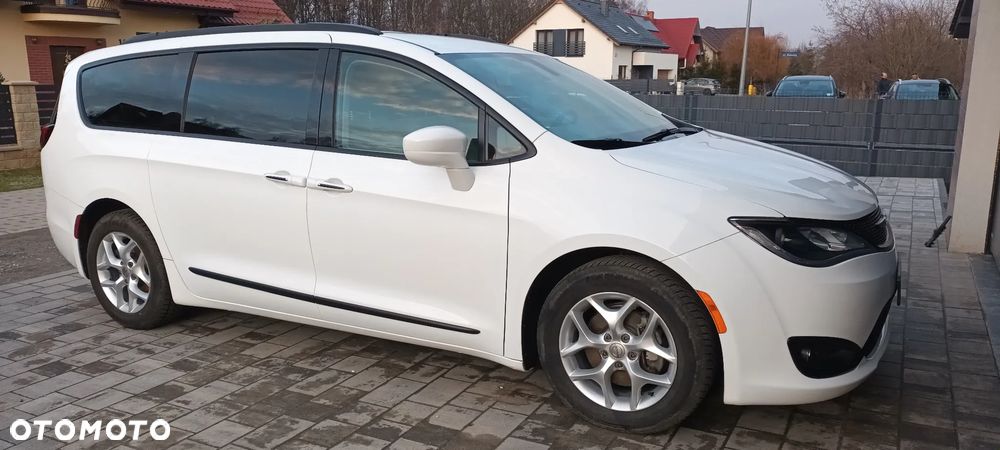 Chrysler Pacifica - 5