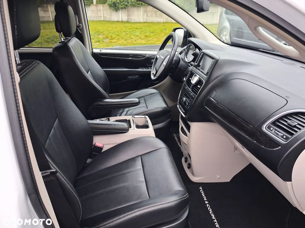 Chrysler Town & Country 3.6 Touring - 21