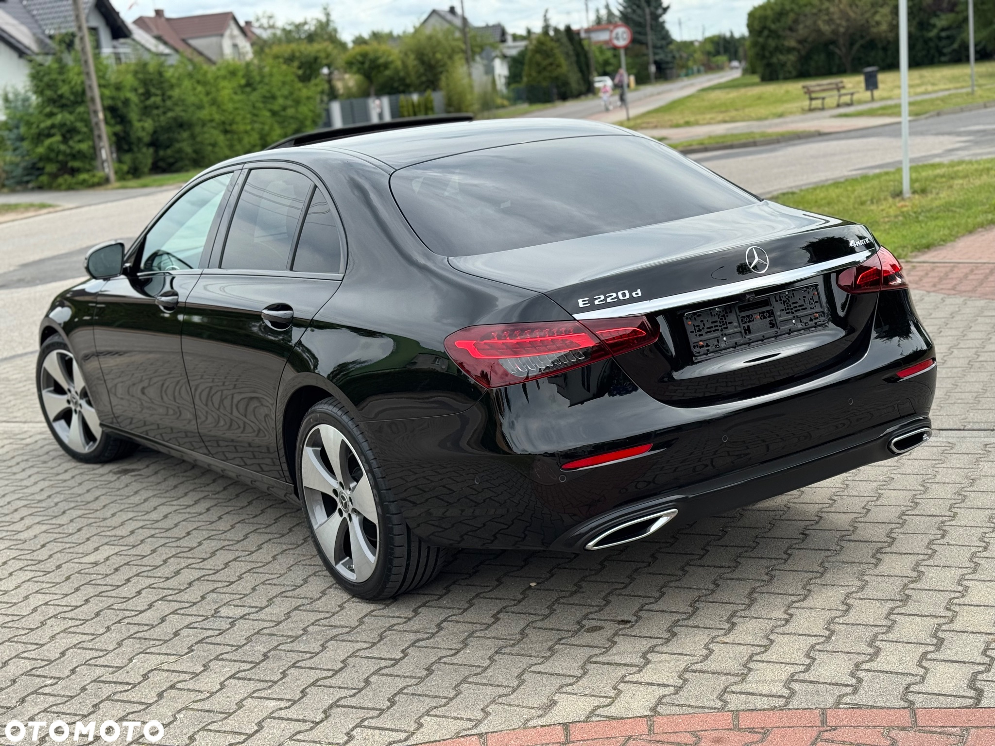 Mercedes-Benz Klasa E 220 d 4Matic T 9G-TRONIC Avantgarde - 8