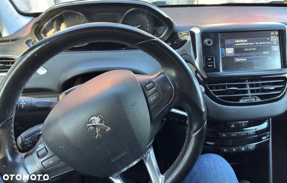 Peugeot 2008 1.2 Pure Tech GPF Allure S&S - 5