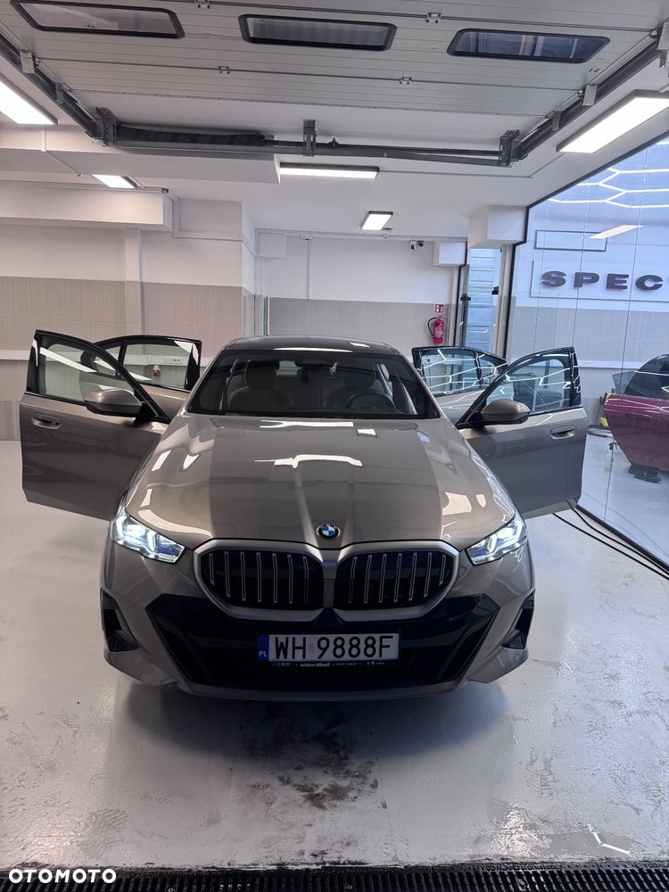 BMW Seria 5 520d xDrive mHEV M Sport Edition - 1