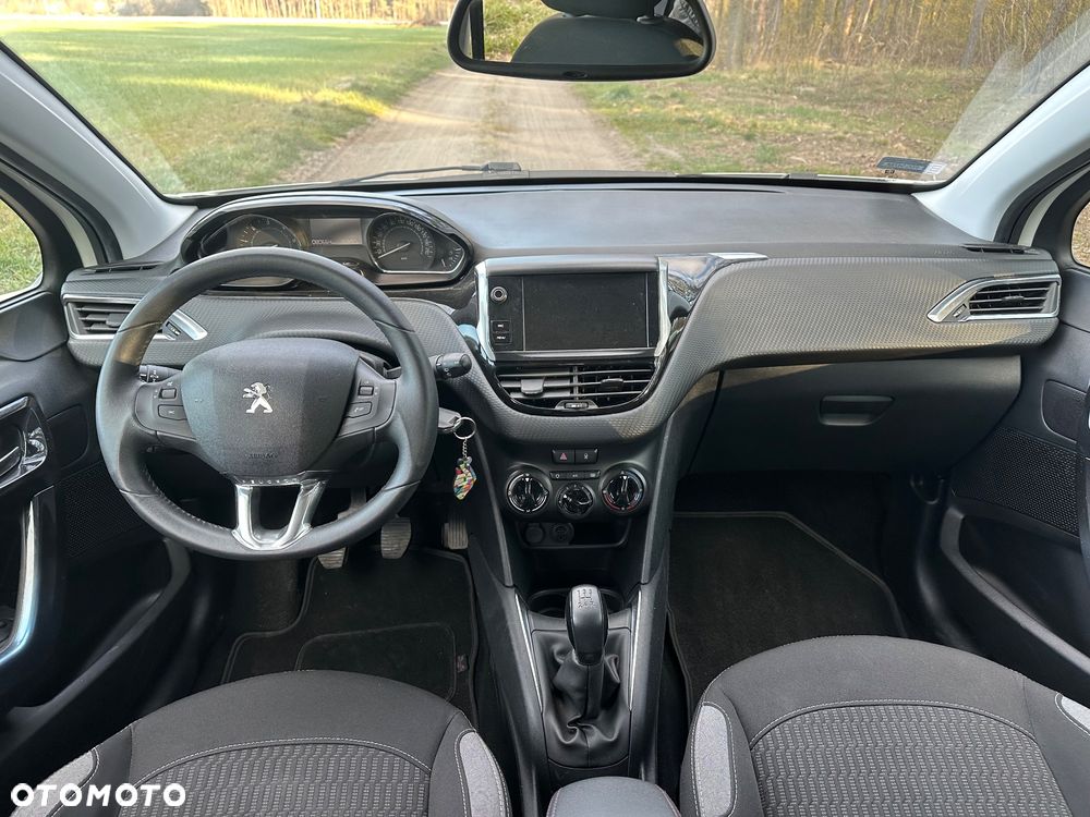 Peugeot 208 - 14