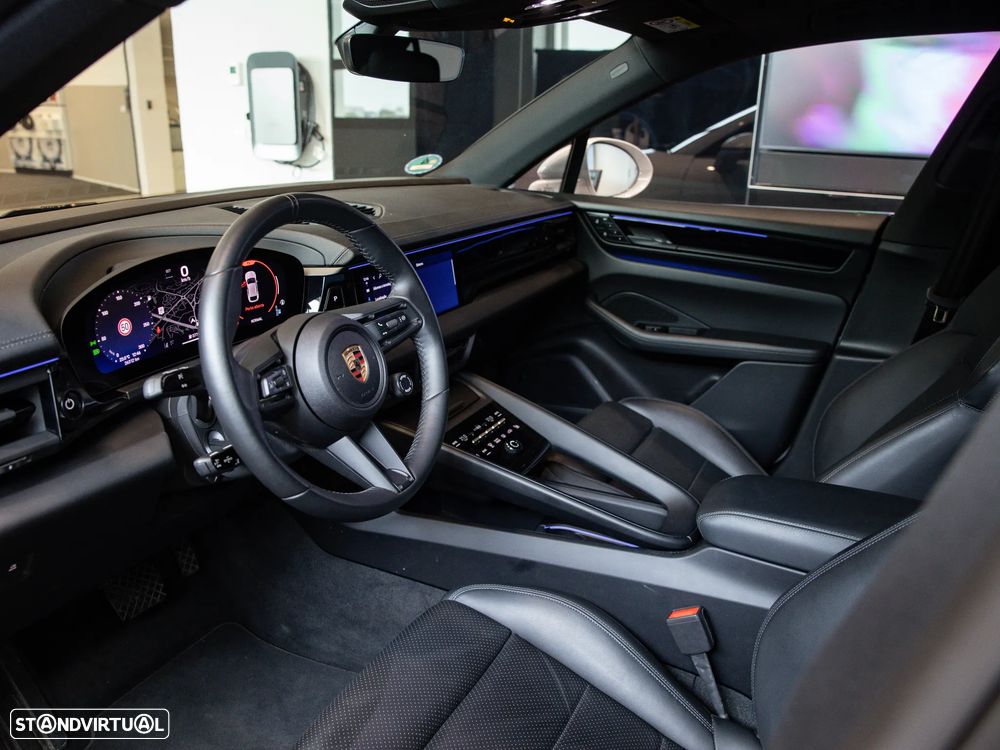 Porsche Macan Electric 4 - 25