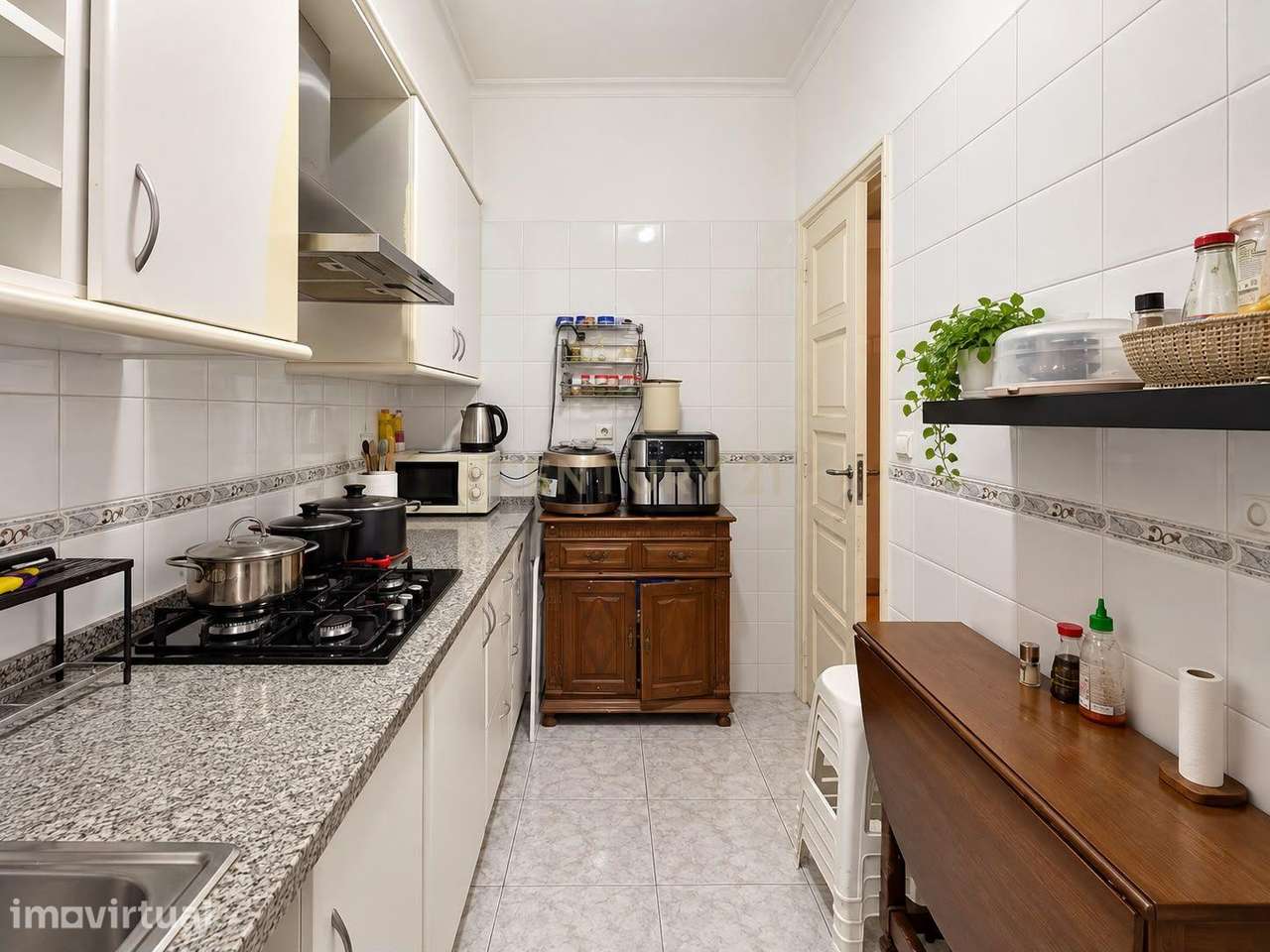 T2 com duas casas de banho próximo do Metro da Reboleira - Grande imagem: 2/17