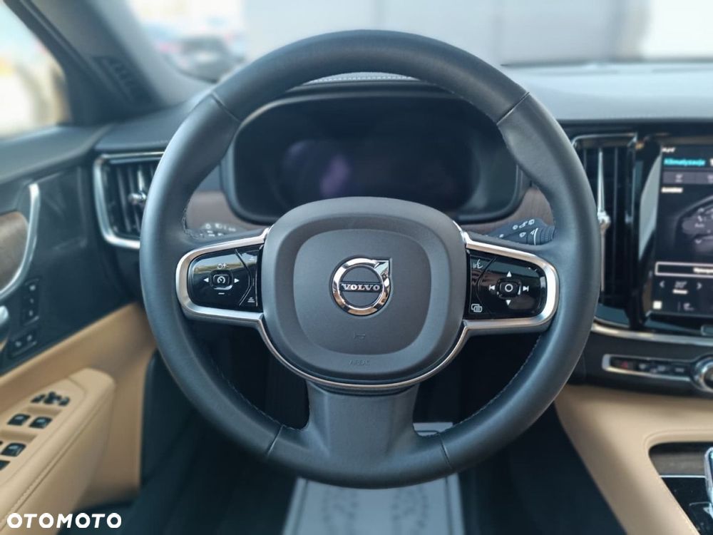 Volvo V90 Cross Country - 22