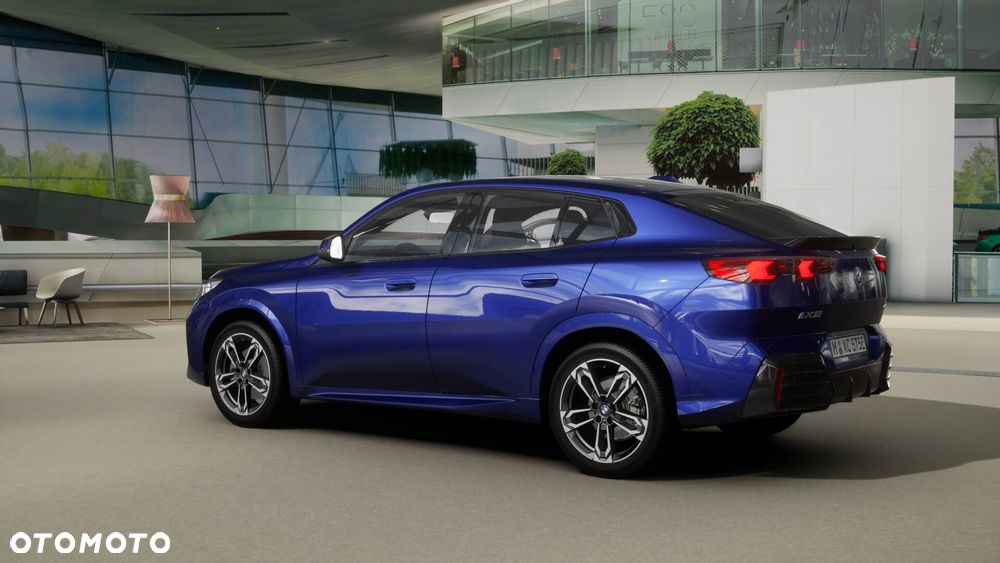 BMW iX2 eDrive20 66.5kWh M Sport - 8