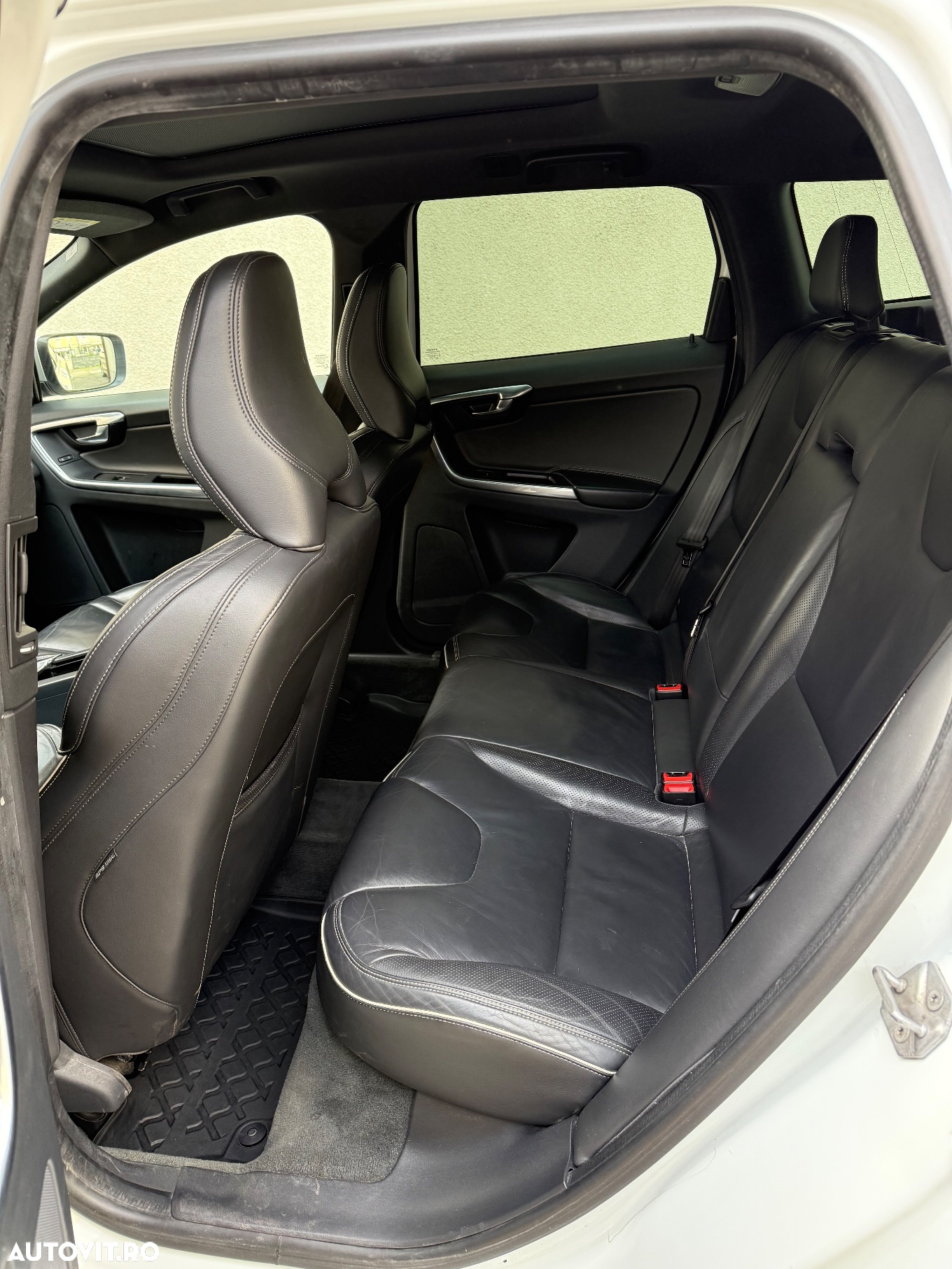Volvo XC 60 D4 AWD Geartronic RDesign - 12