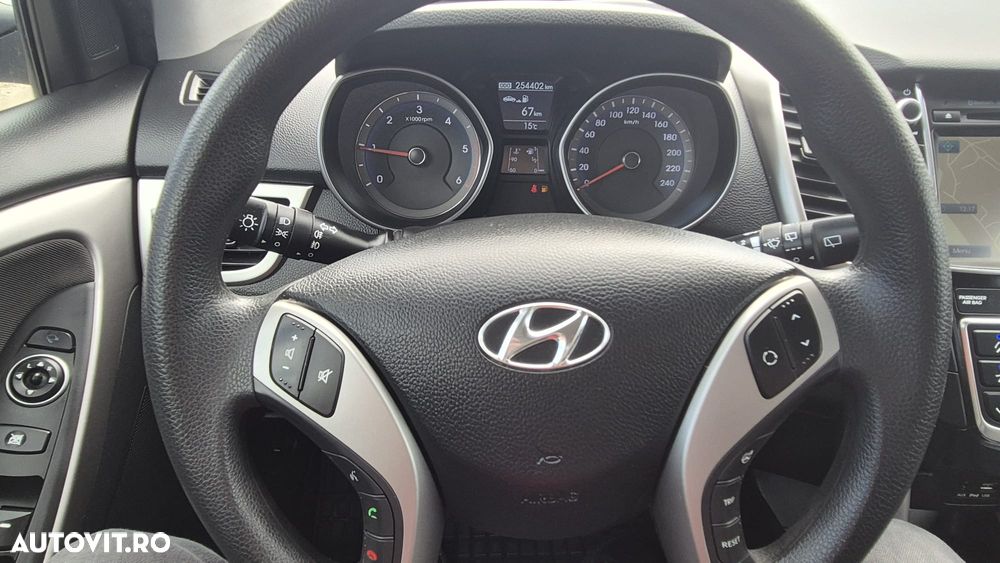 Hyundai i30 blue Kombi 1.6 CRDi Trend - 17