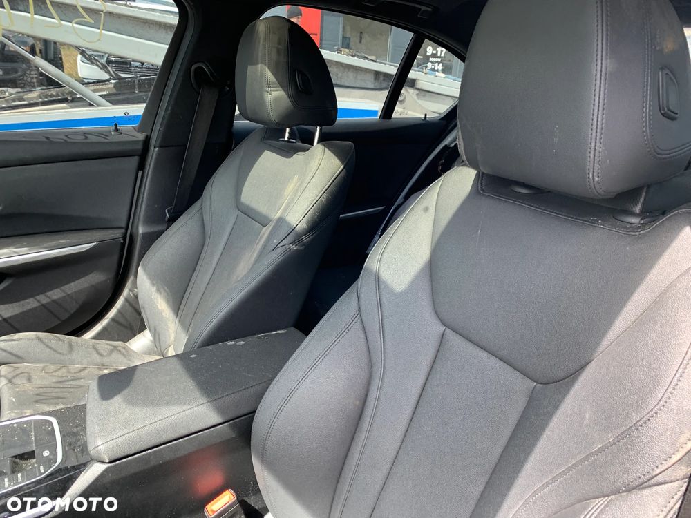 BMW Seria 3 330i xDrive - 13