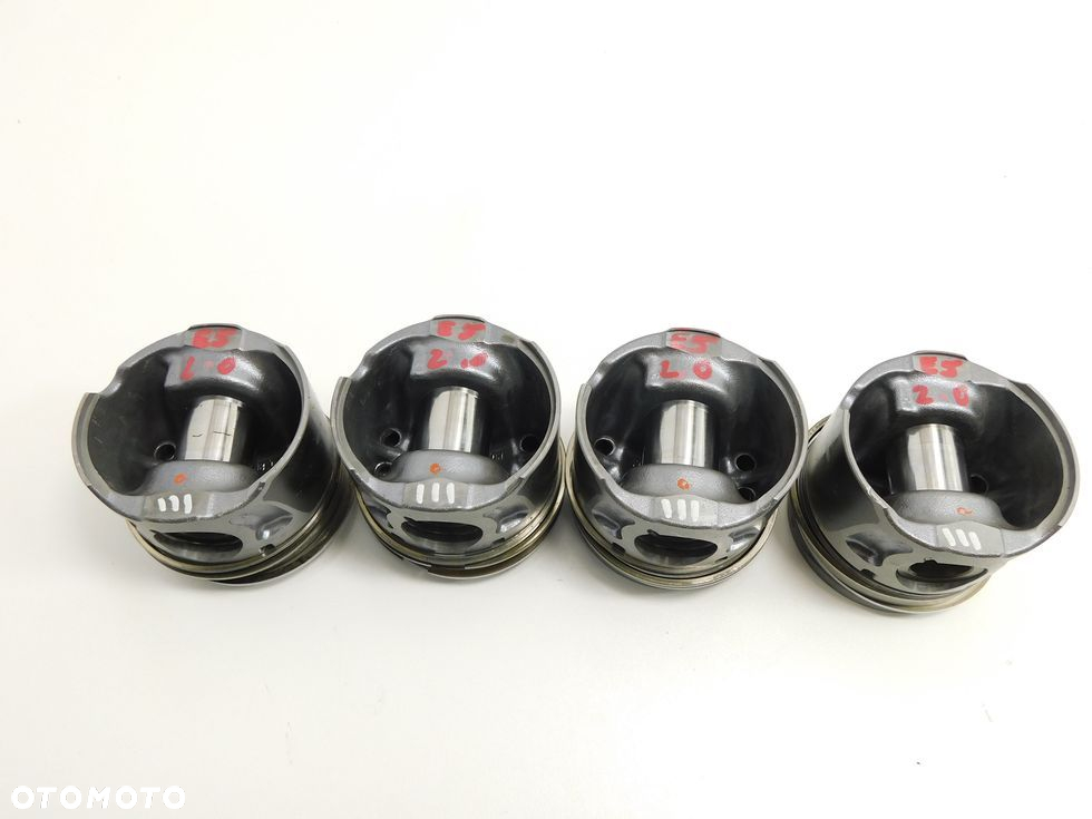 Tłok tłoki 2.0 HDI TDCI EURO 5 Ford Peugeot Citroen C5 III C4 II 508 5008 - 8