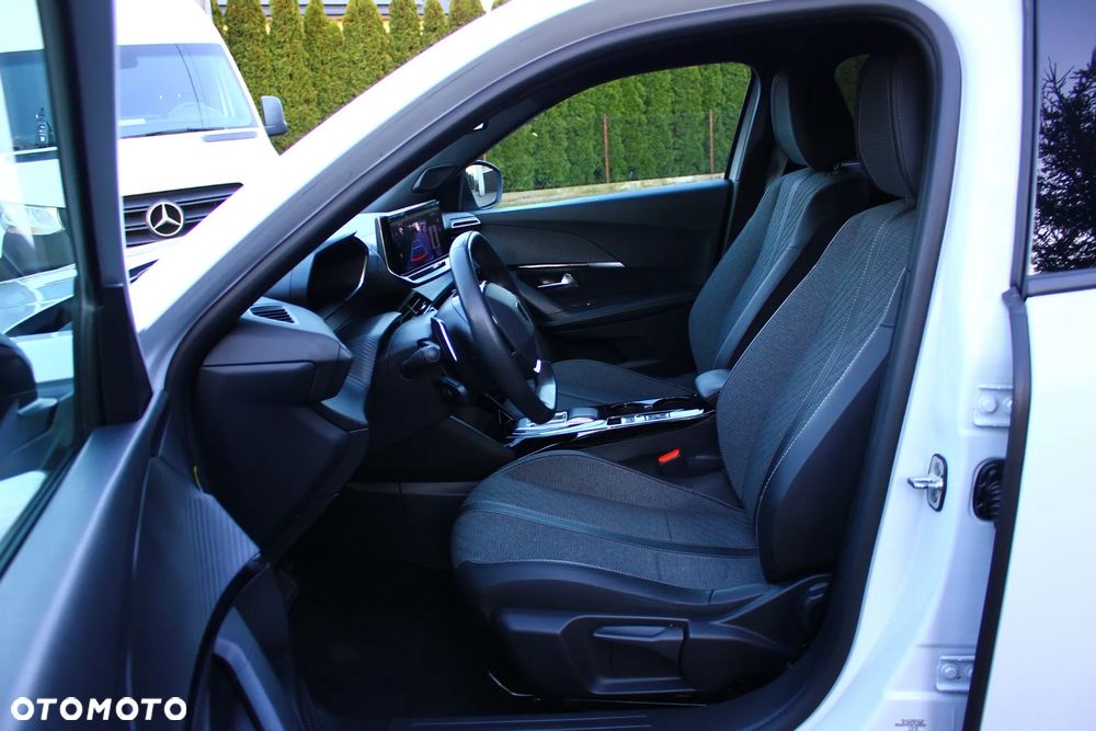 Peugeot 2008 1.5 BlueHDi Allure S&S EAT8 - 24