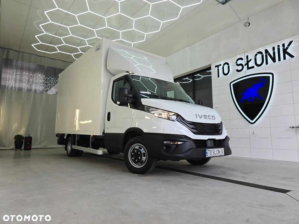 Iveco DAILY 35C16 / 50C16 KONTENER 8PALET WINDA DHOLLANDIA 750Kg 41Tyś km SERWIS ASO IVECO DO OSTATNIEGO Km STAN NOWY NOWY NOWY NA GWARANCJI BOGATA OPCJA WYPOSAŻENIA ASYSTENTY KIEROWCY TEMPOMAT KLIMA KAMERA COFANIA FOTEL KIEROWCY PNEŁMATYCZNY - 5