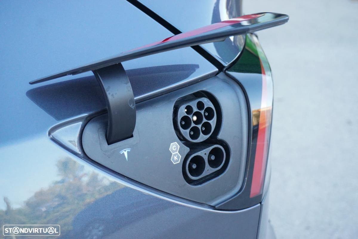 Tesla Model Y - 40
