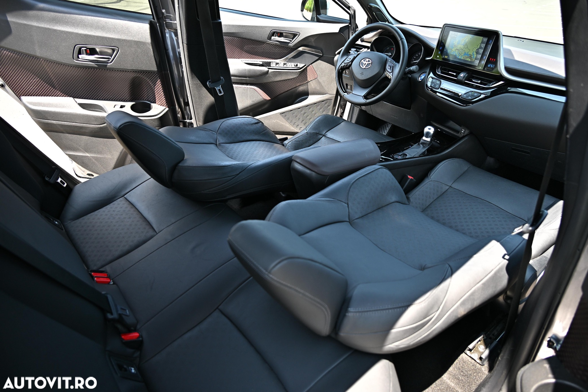 Toyota C-HR Hybrid Style Selection - 12