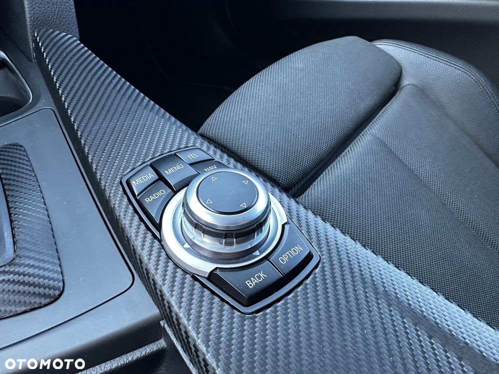 BMW Seria 3 320d Sport Line - 37