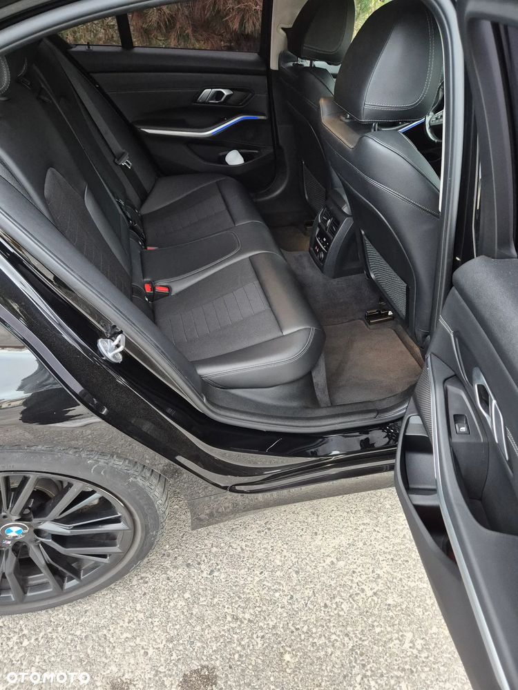 BMW Seria 3 318d M Sport - 24