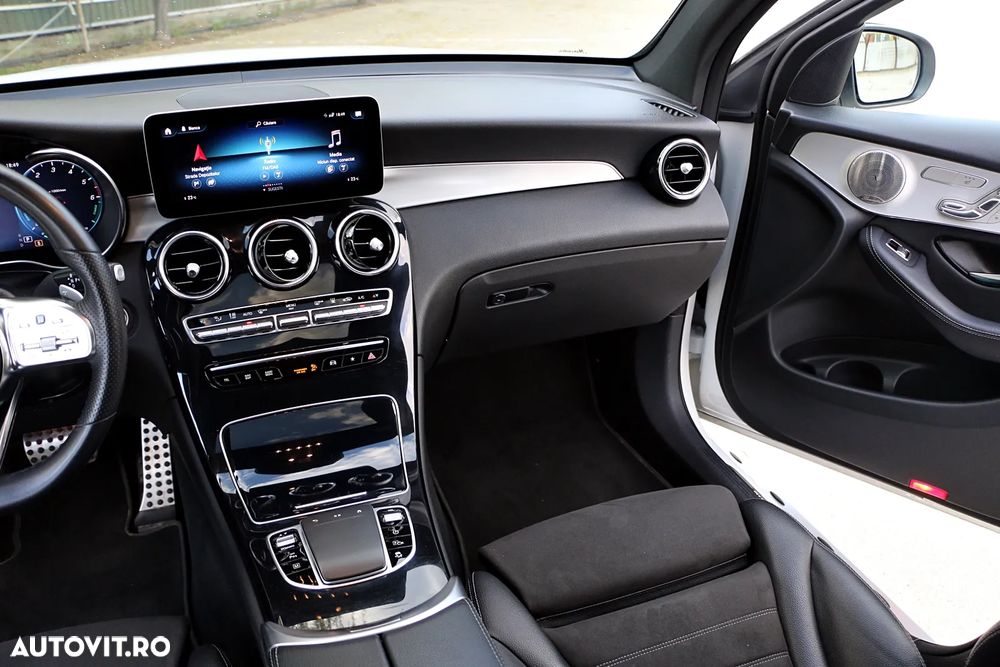 Mercedes-Benz GLC 300 de 4Matic 9G-TRONIC AMG Line Plus - 30