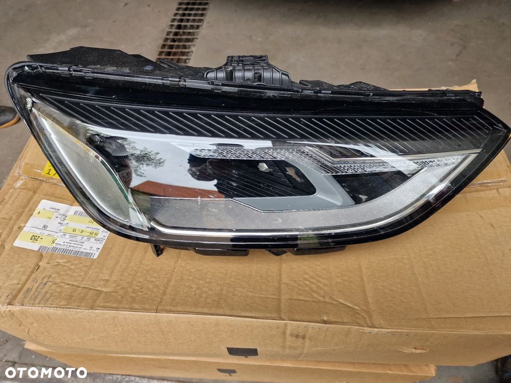 Reflektor prawy przód audi A4 8W0.941.011 - 1