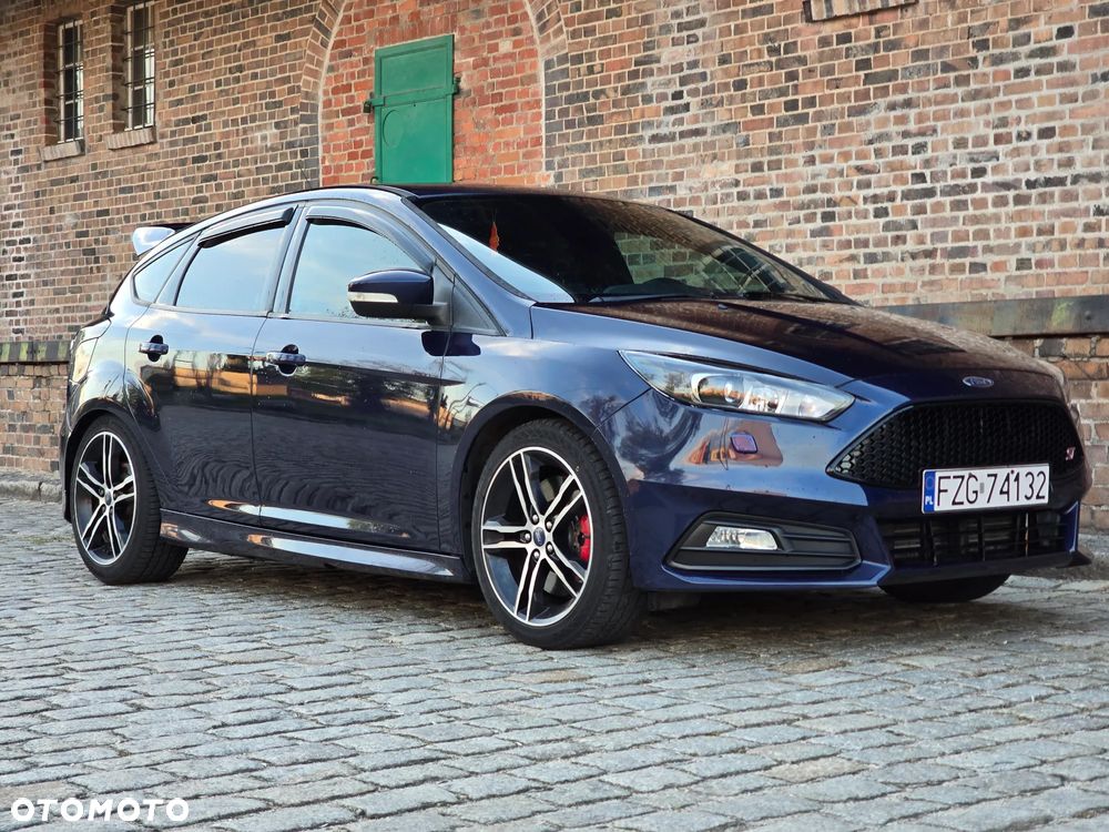 Ford Focus 2.0 EcoBoost ST - 11