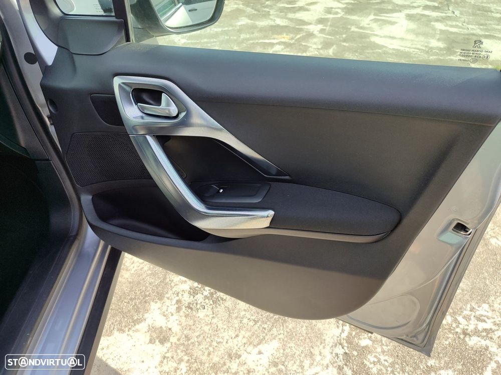 Peugeot 2008 1.2 PureTech Style - 44