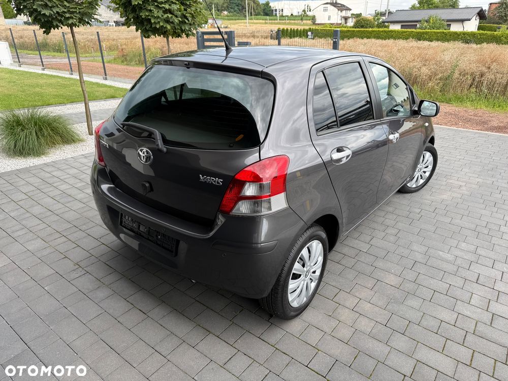 Toyota Yaris - 12