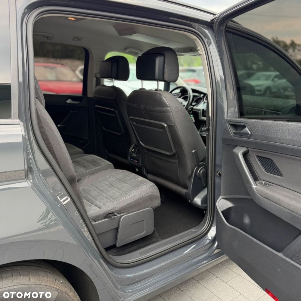 Volkswagen Touran - 28