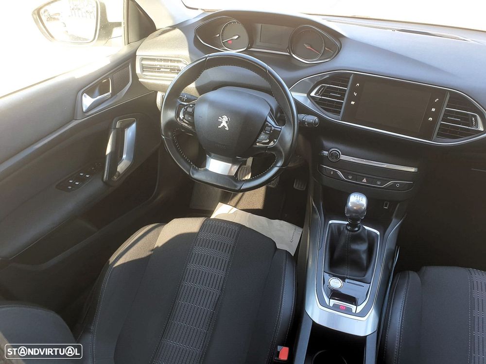 Peugeot 308 1.6 BlueHDi Allure J17 - 16
