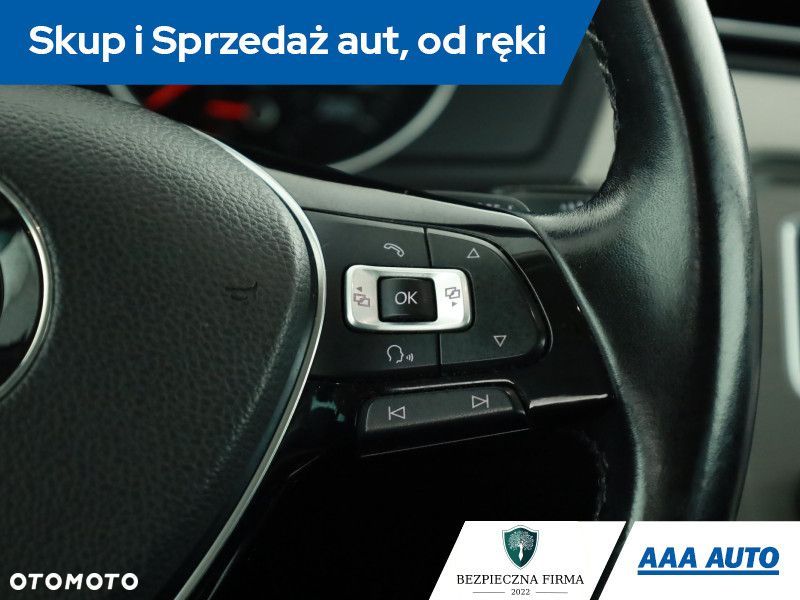 Volkswagen Passat - 14