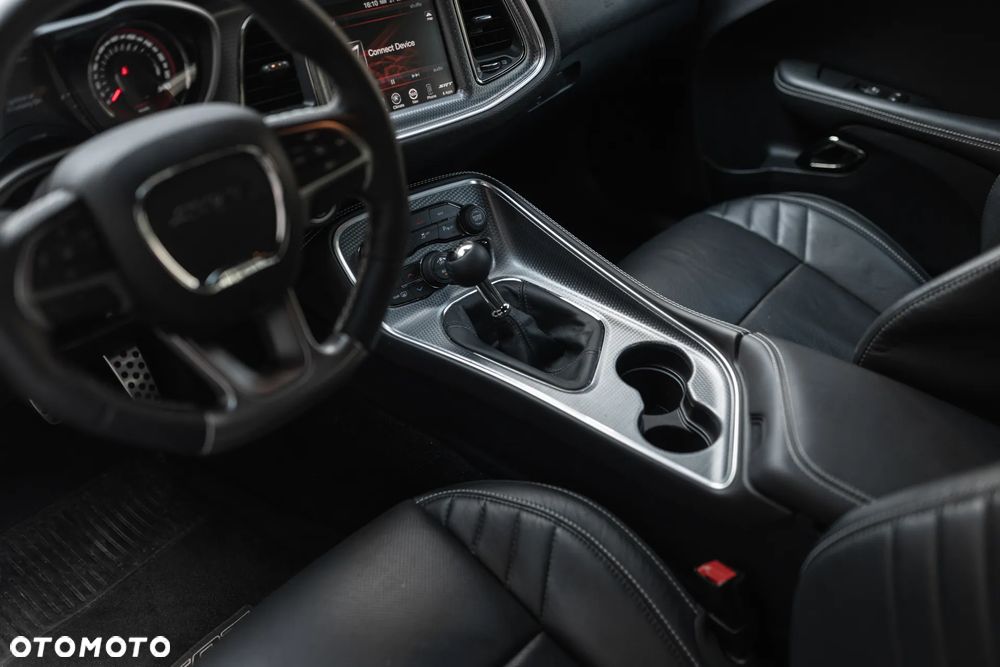 Dodge Challenger - 17