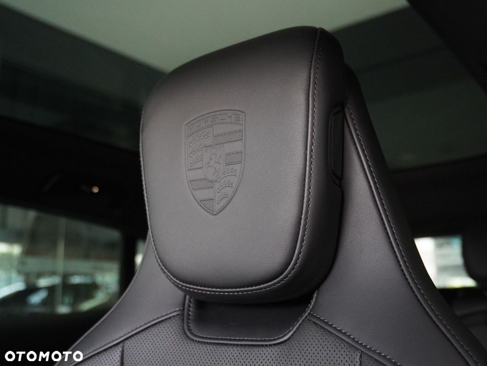 Porsche Taycan 105kWh 4S Black Edition - 26