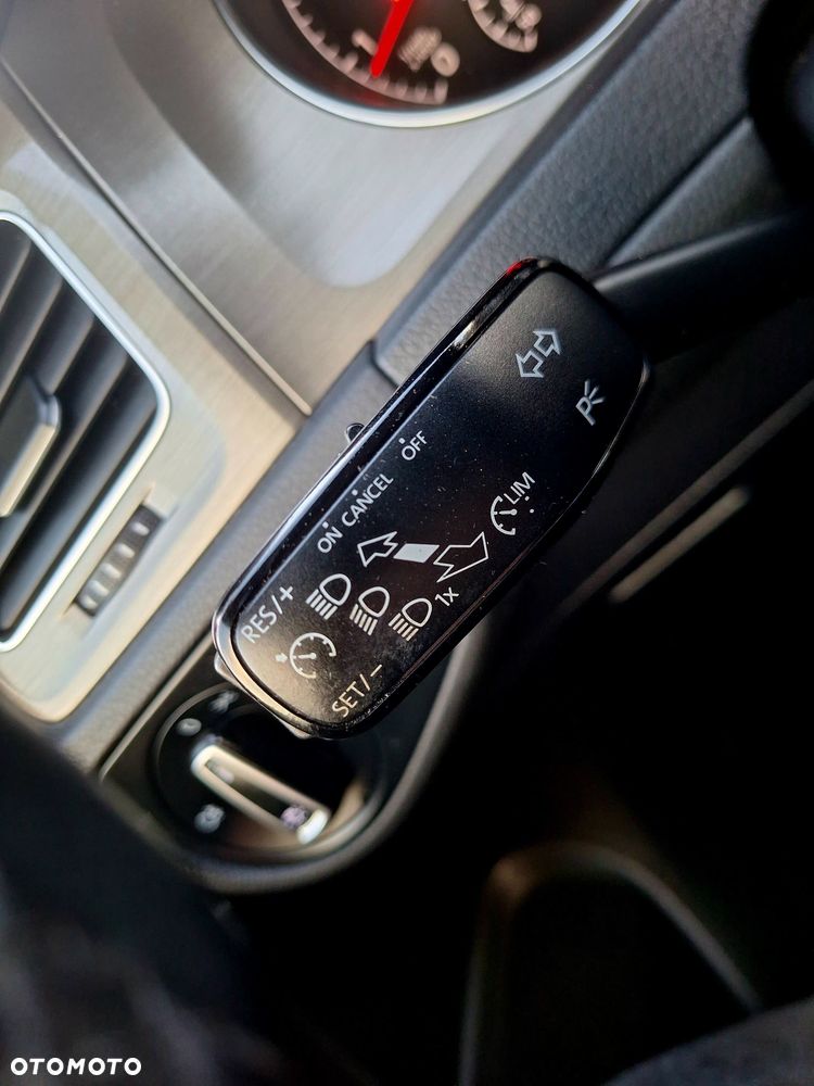 Volkswagen Golf - 28