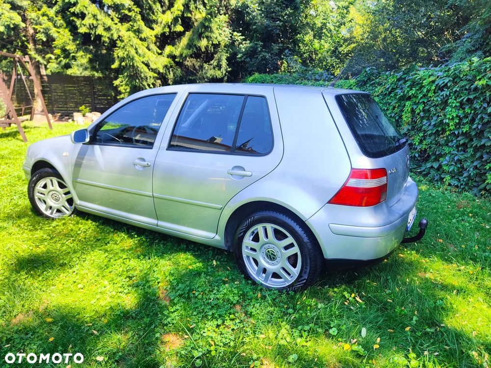 Volkswagen Golf - 6