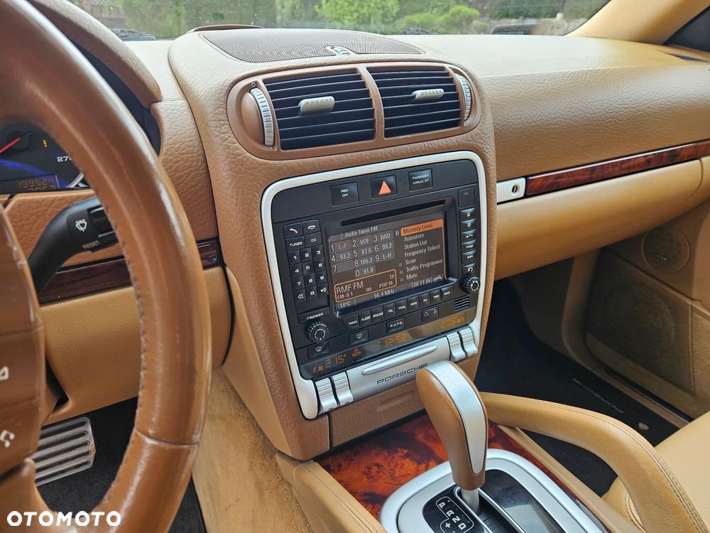 Porsche Cayenne - 8