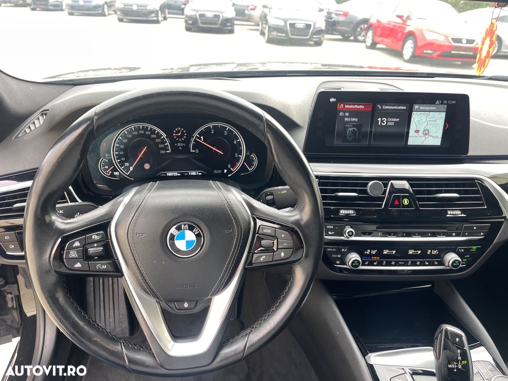 BMW Seria 5 520d xDrive AT - 37