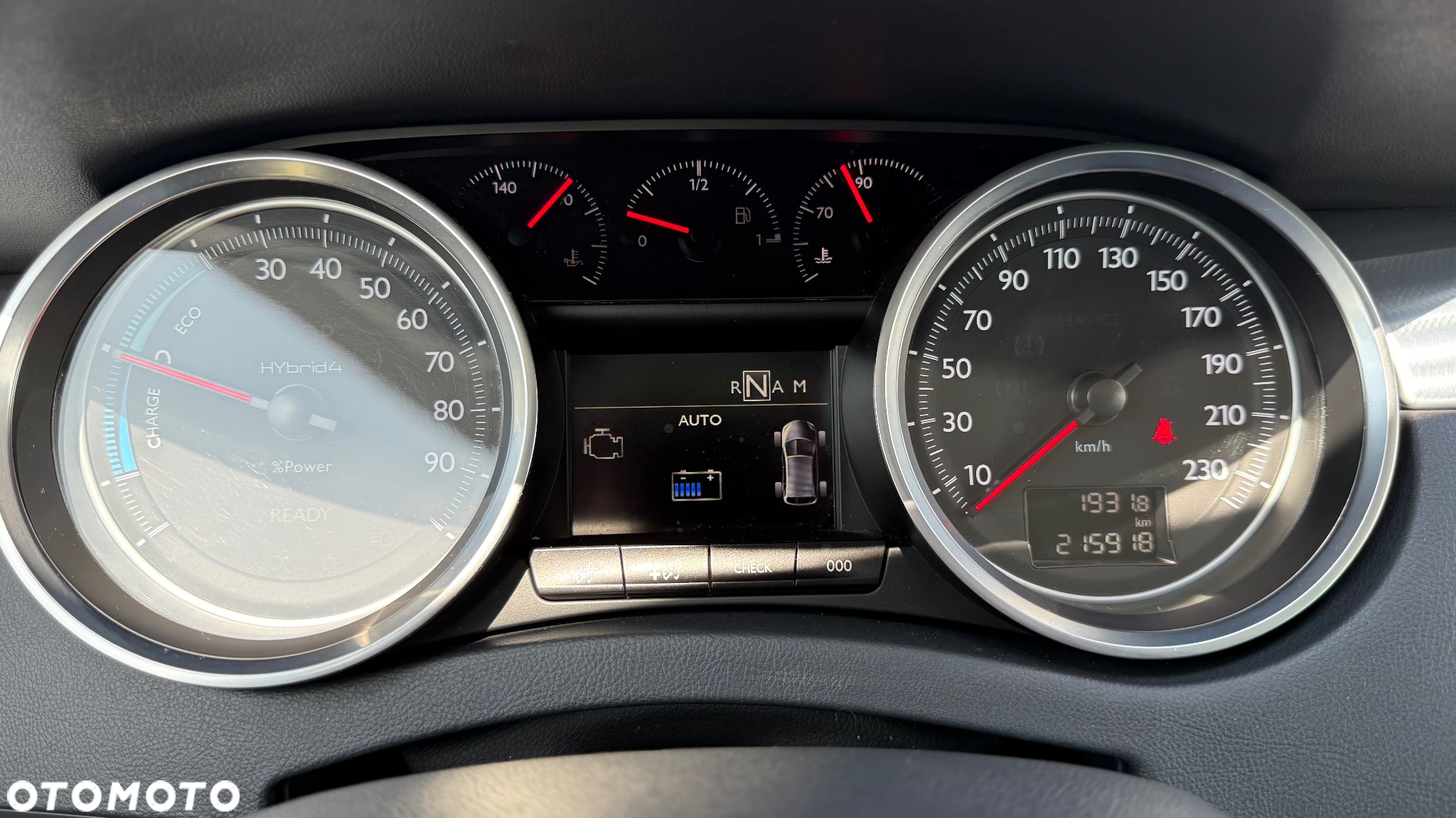 Peugeot 508 RXH Hybrid4 - 12