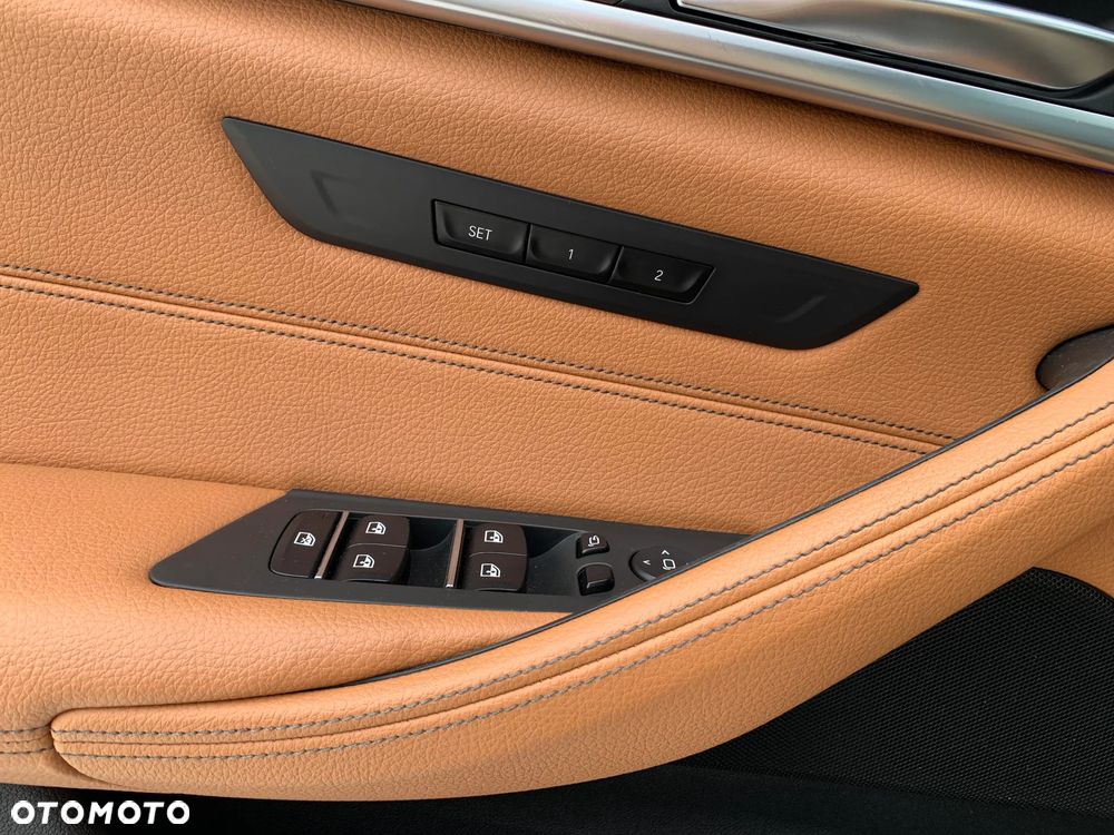 BMW Seria 5 530i xDrive Sport Line - 15