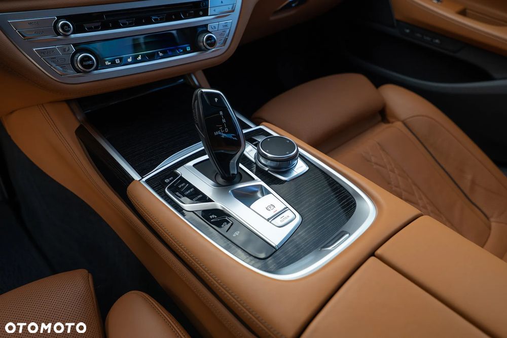 BMW Seria 7 740d xDrive - 24