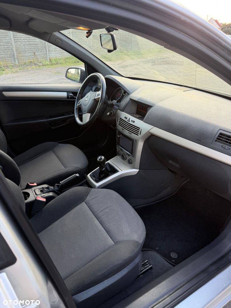 Opel Astra 1.6 Easytronic NAVI - 11