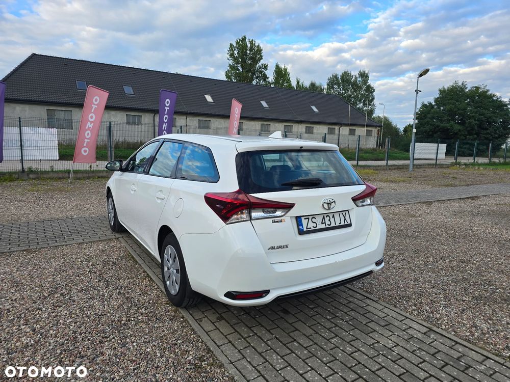 Toyota Auris 1.6 Premium - 8