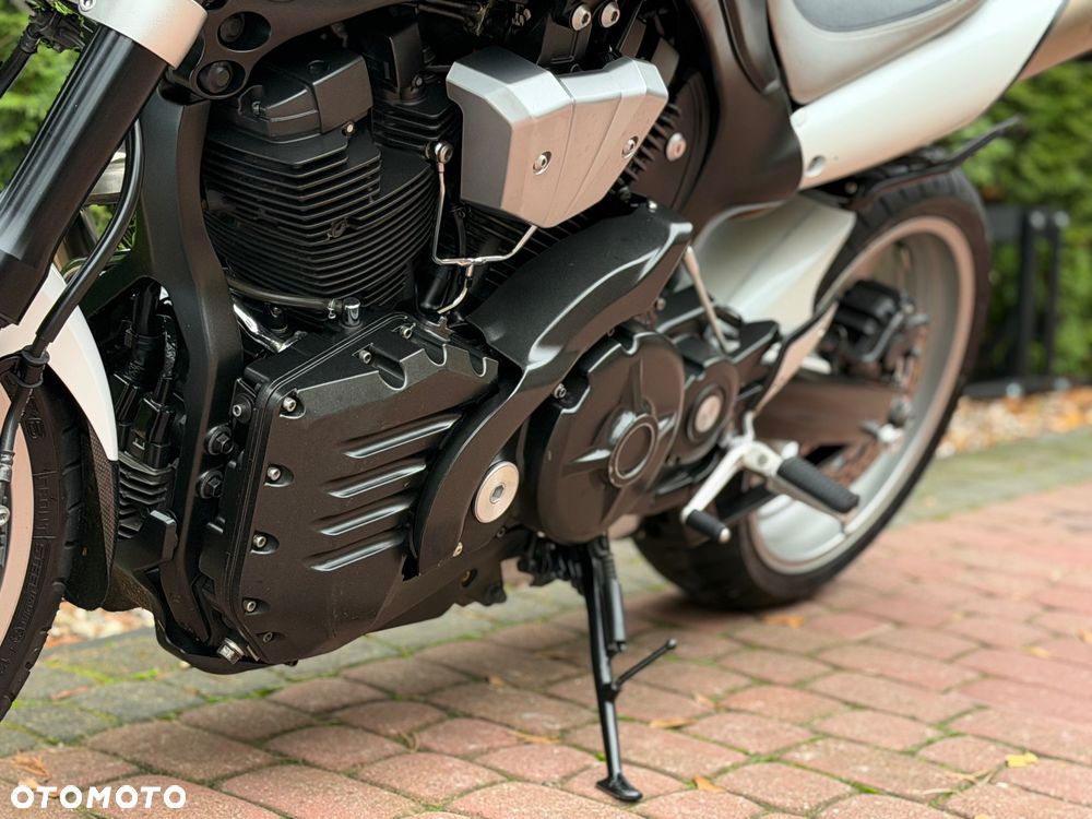 Yamaha MT - 17