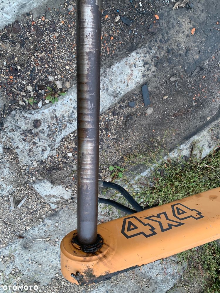 Sworzeń główny przednich ramion do CASE 580 K, SK, Super - 6