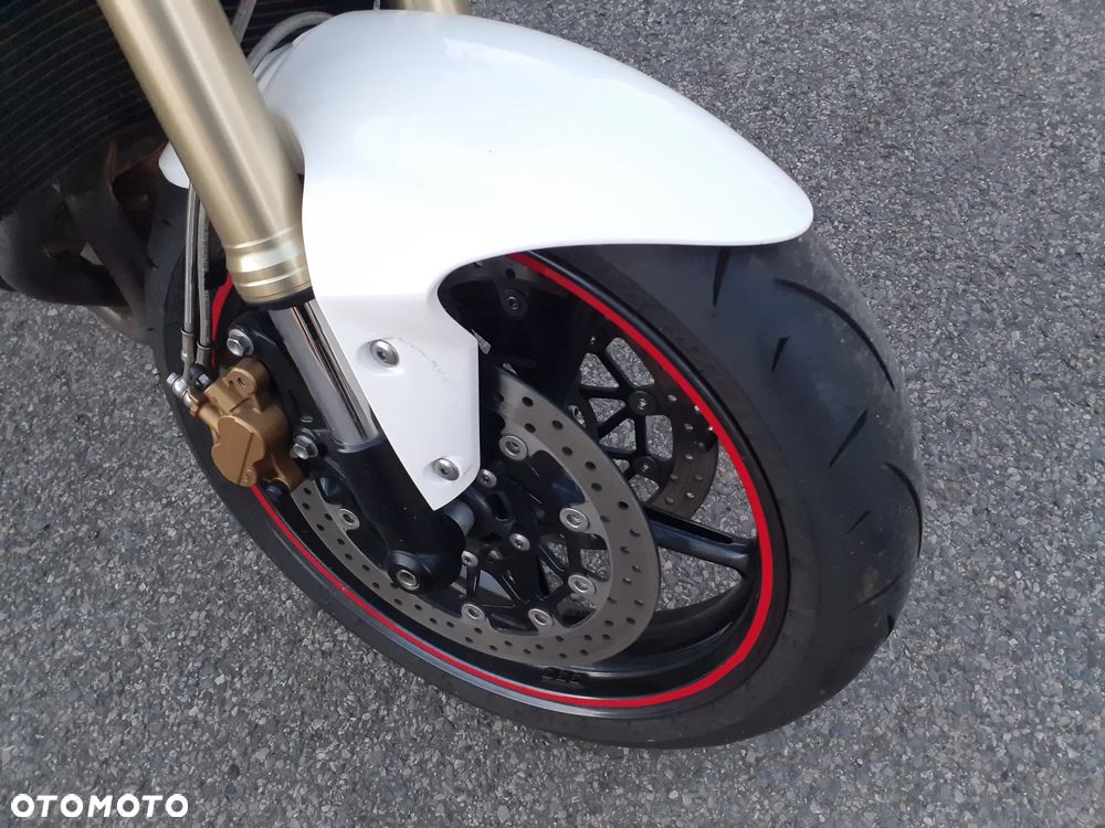 Triumph Street Triple - 23