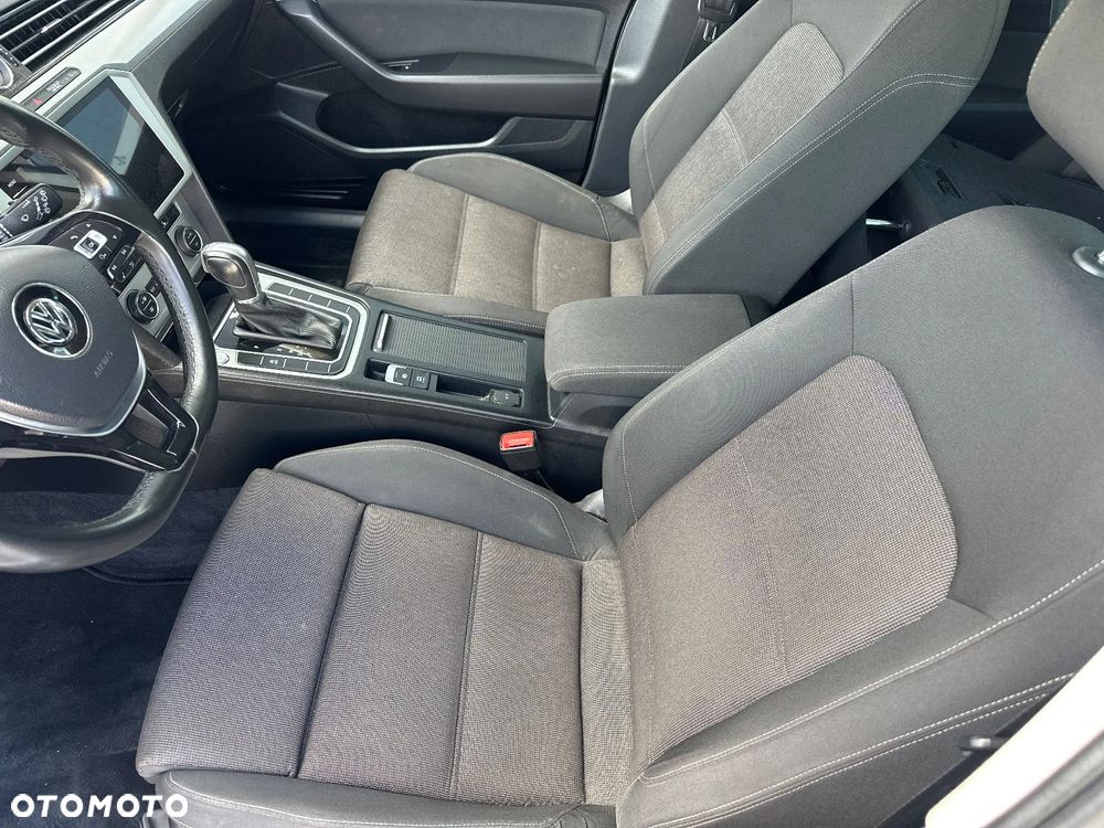 Volkswagen Passat 2.0 TDI SCR DSG Comfortline - 20