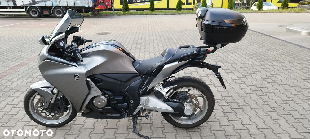 Honda VFR - 8