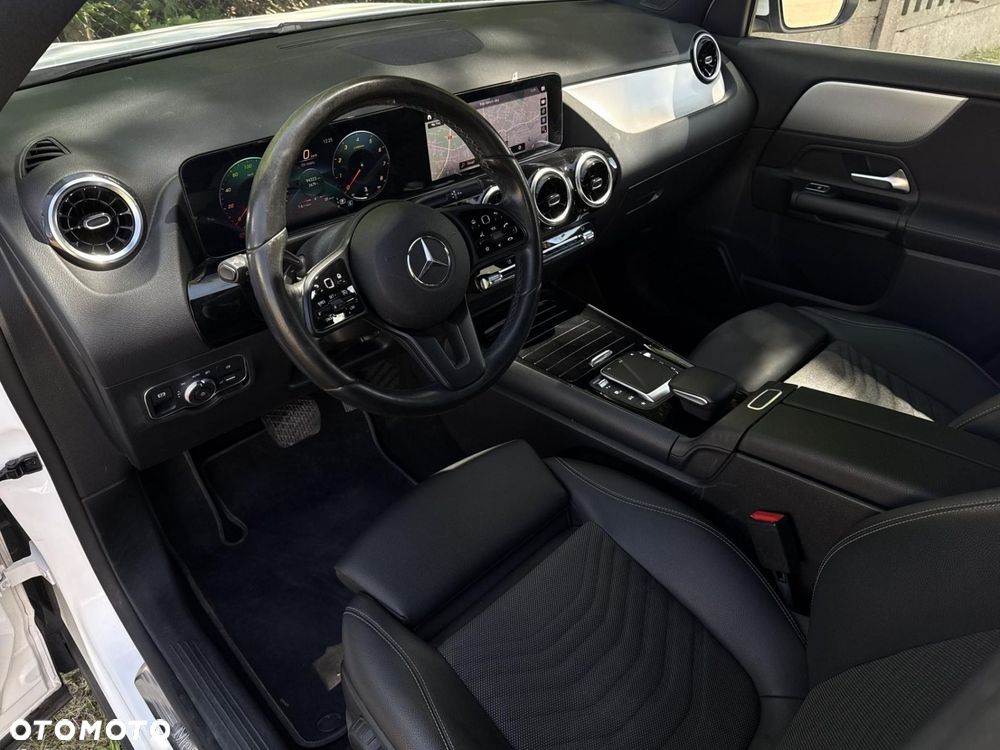 Mercedes-Benz GLA - 10