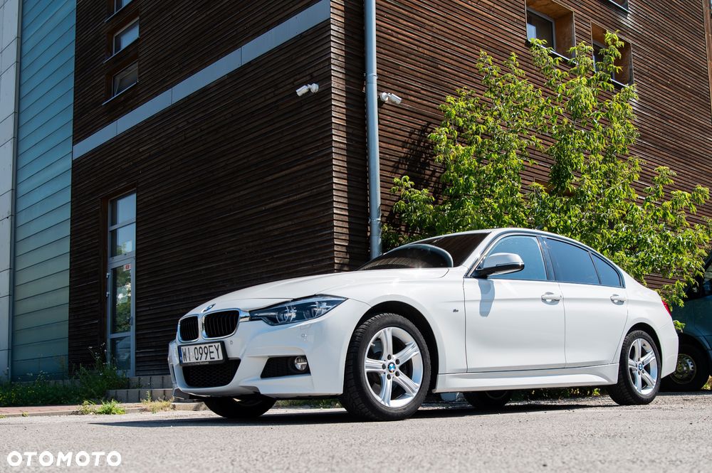 BMW Seria 3 330i xDrive M Sport - 1